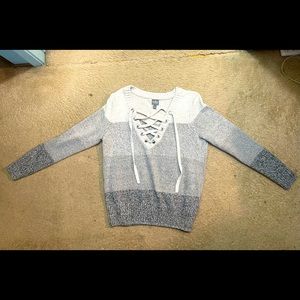 Grey ombré sweater with laced adjustable front
